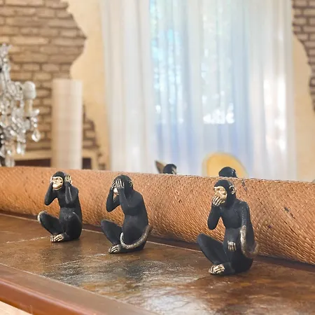 Monkeys Adriano Palace *